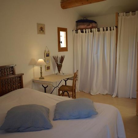 Saba Hotel Cabrieres-d'Avignon ภายนอก รูปภาพ