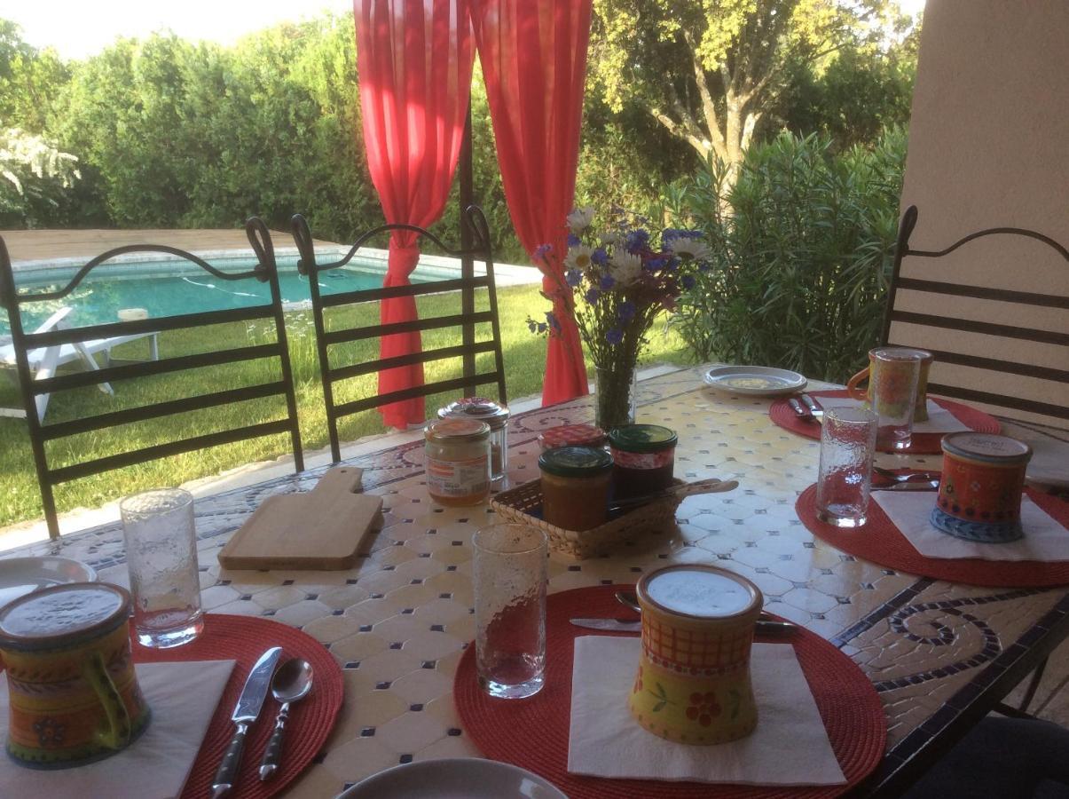 Saba Hotel Cabrieres-d'Avignon ภายนอก รูปภาพ
