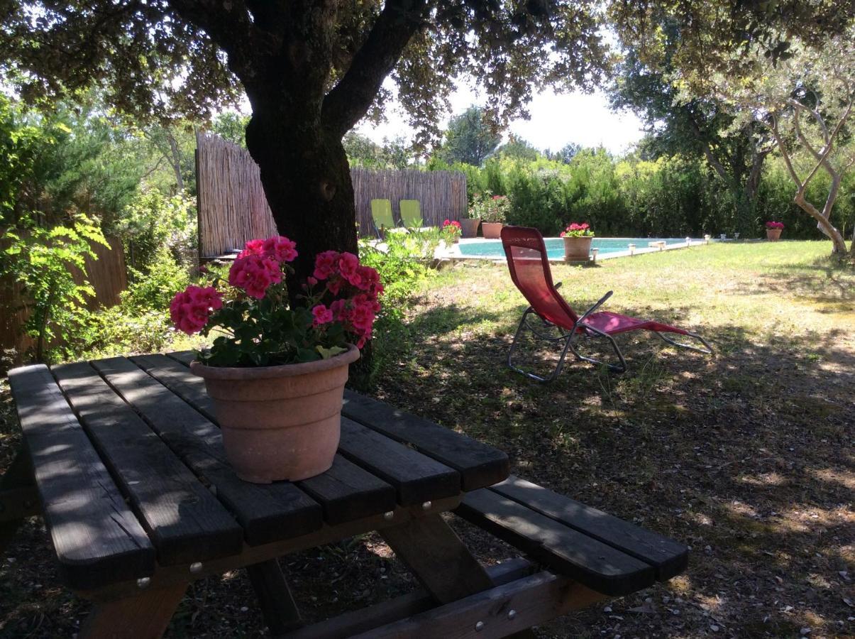 Saba Hotel Cabrieres-d'Avignon ภายนอก รูปภาพ