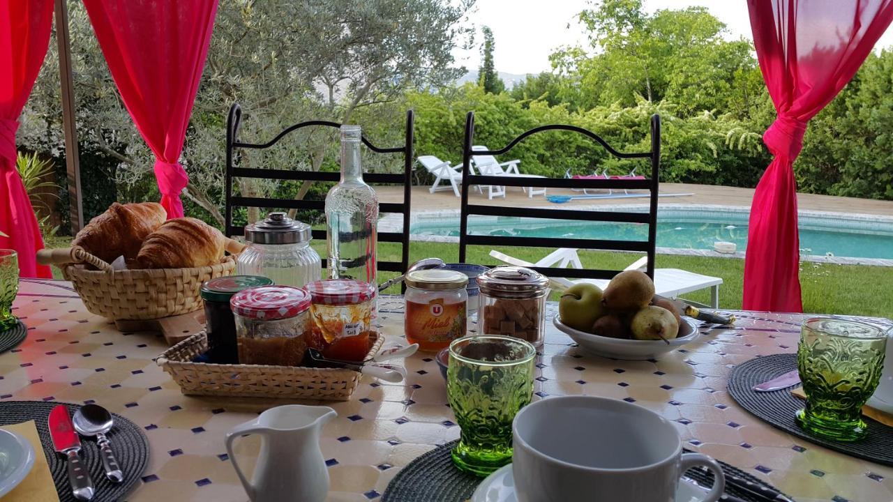 Saba Hotel Cabrieres-d'Avignon ภายนอก รูปภาพ